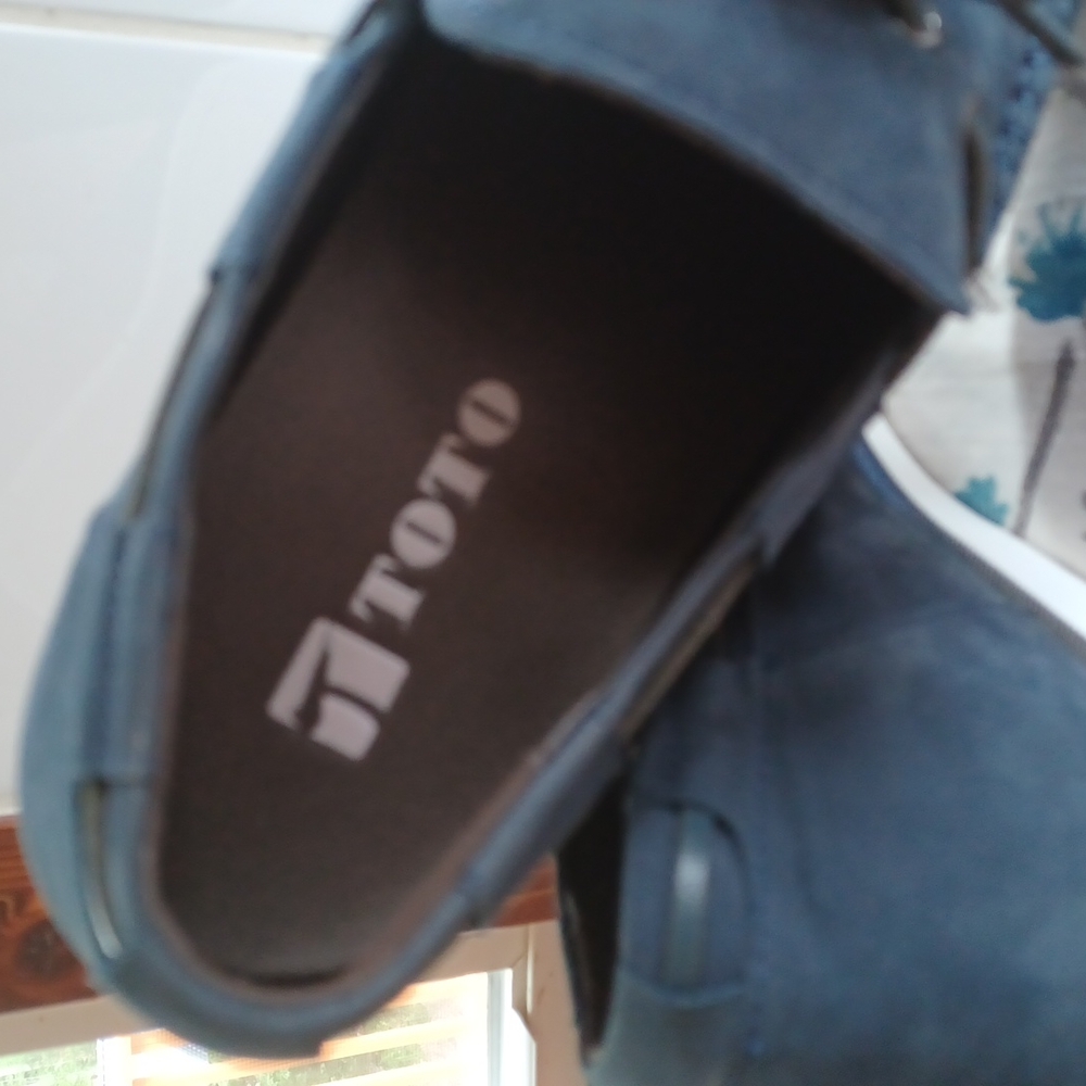 NWOB MEN'S BLUE SUEDE SHOES - Picture 6 of 7